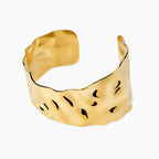 Bracciale Bangle aperto in acciaio dorato martellato
