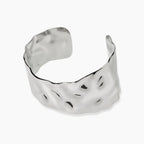 Bracciale Bangle aperto in acciaio martellato