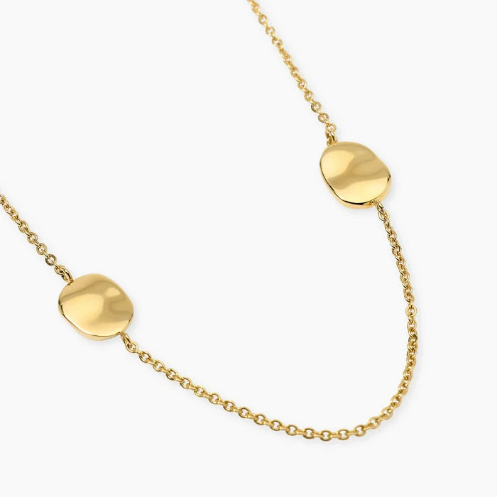 STYLE COLLECTION | STYLE 46  Collana in acciaio dorato con catena rolò ed elementi piatti