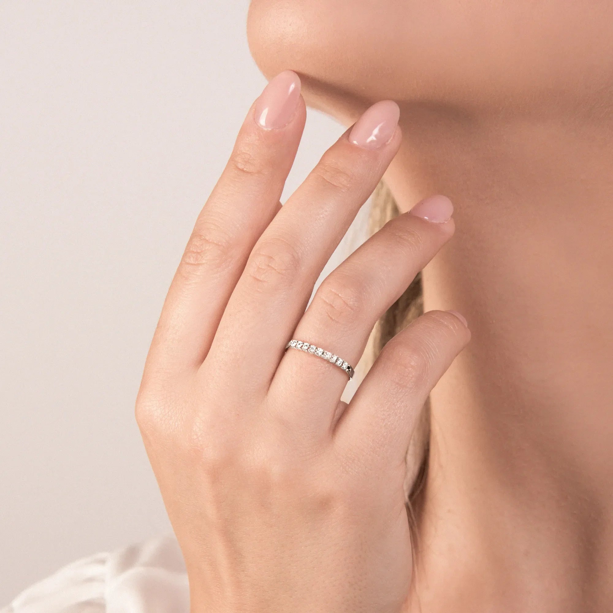 Anello Eternity in Oro Bianco e Diamanti ct. 0,10 - ANELLI