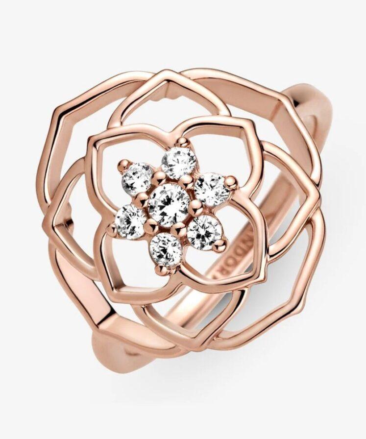 Anello Scenografico Petali di Rosa