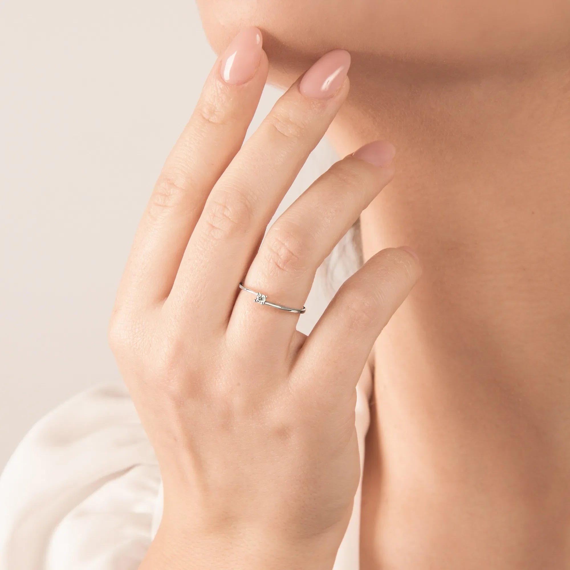 Anello Solitario Oro Bianco e Diamante ct. 0.06 - ANELLI