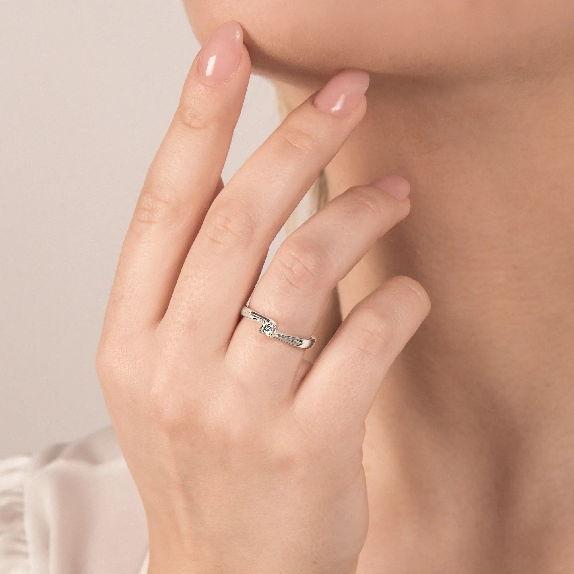 Anello Solitario Oro Bianco e Diamante ct. 0.13 - ANELLI