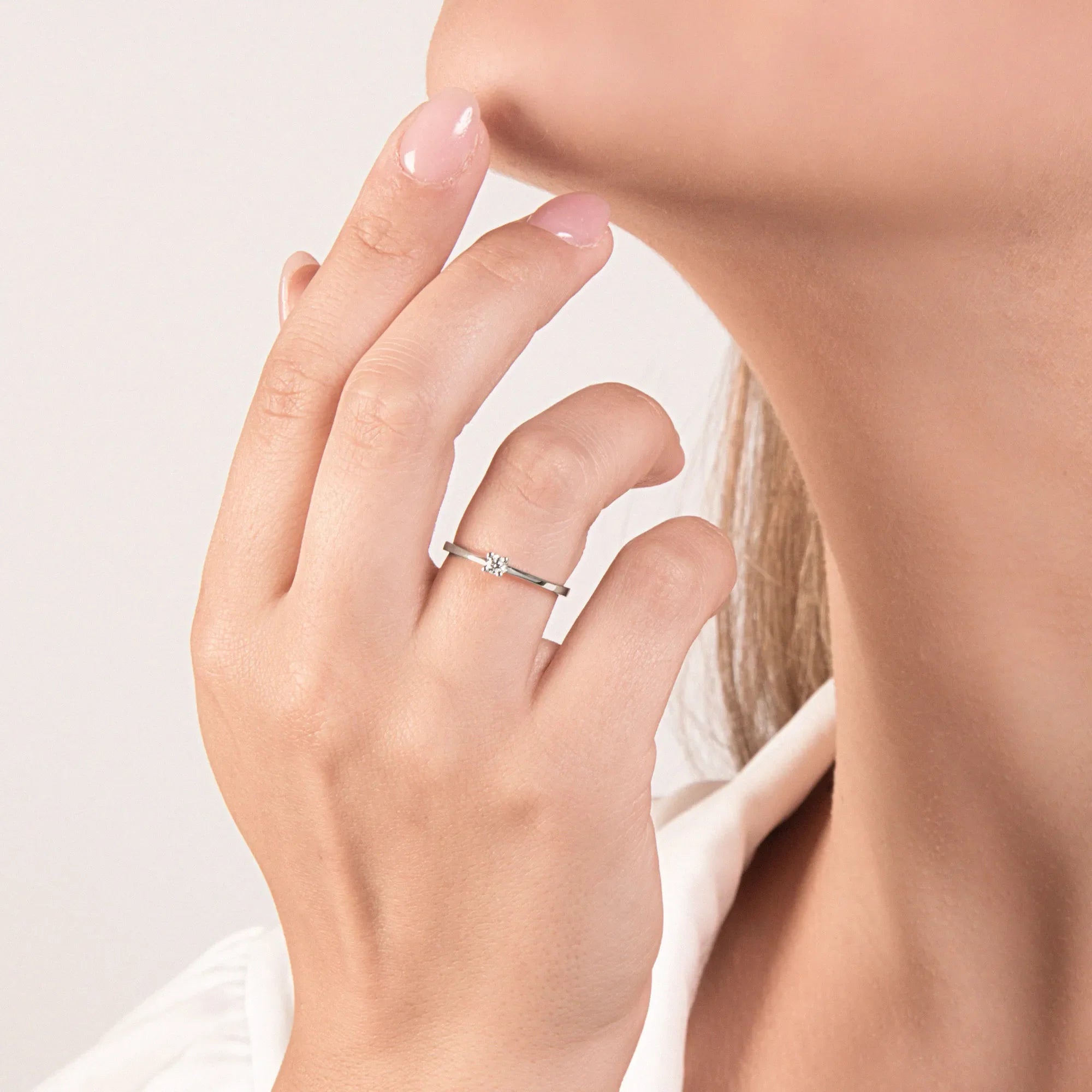 Anello Solitario oro Bianco e Diamanti ct.0.08 - ANELLI