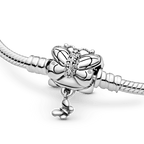 Bracciale Pandora Moments con maglia snake e chiusura a farfalla