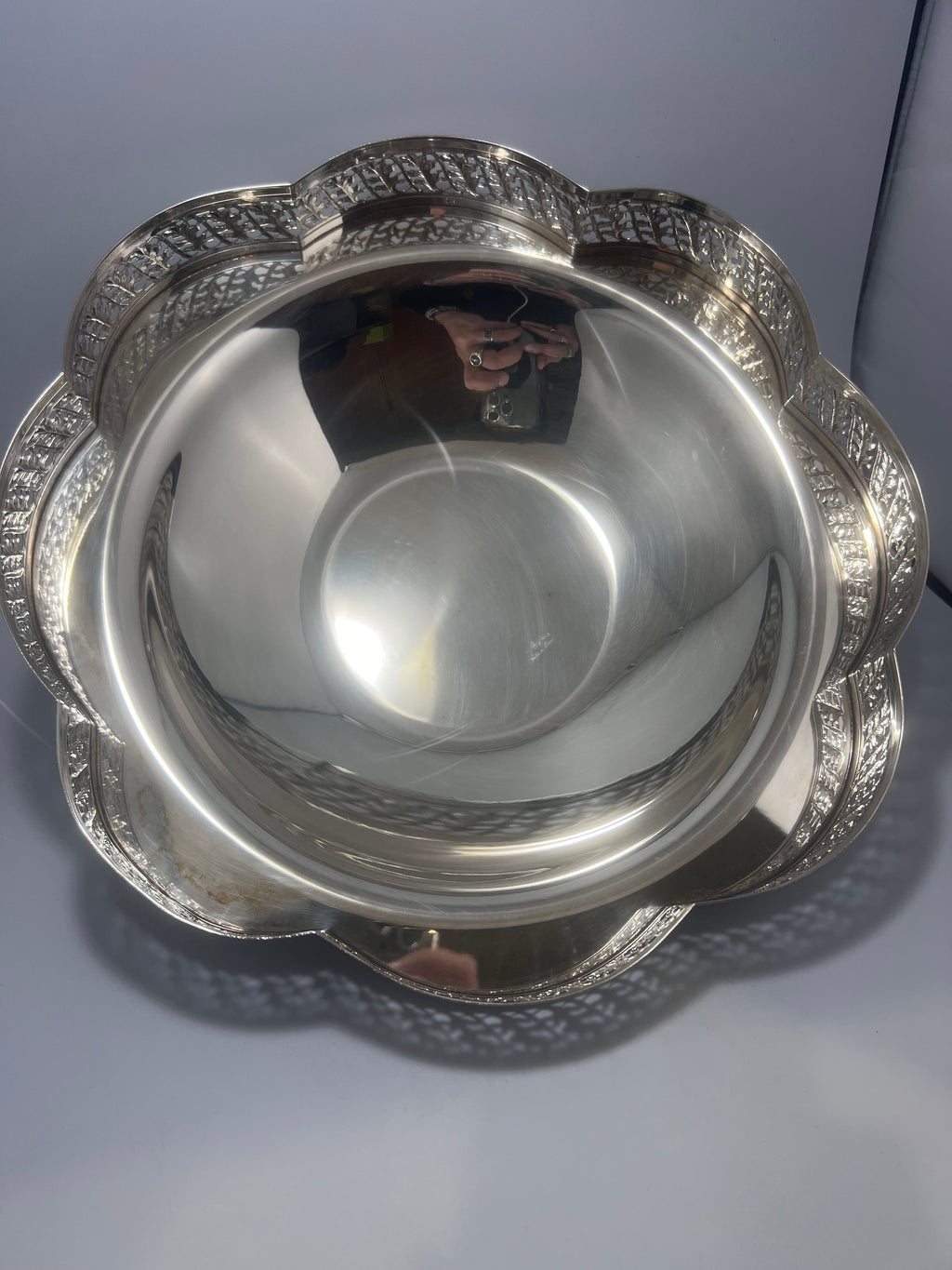 Ciotola in Argento con Bordo Traforato e Piedini Decorativi - ARGENTERIA