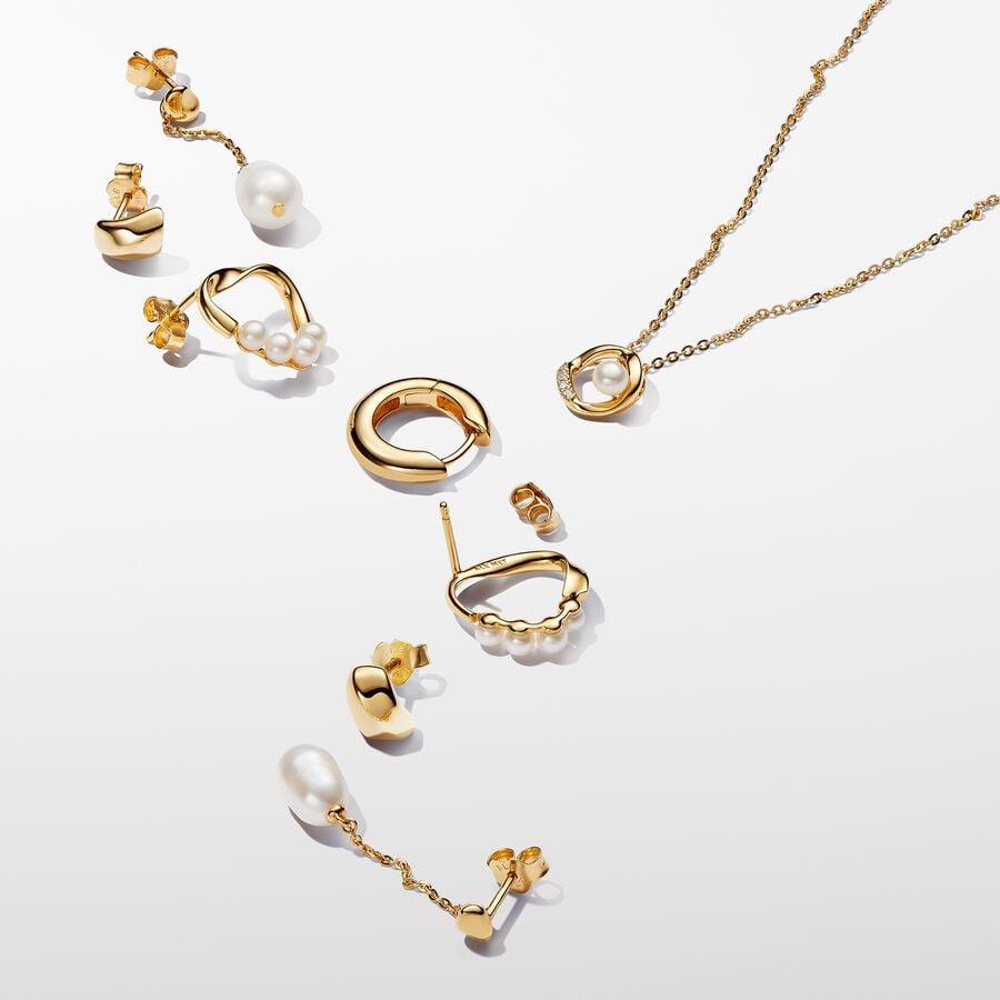 Collana Cerchio Linea Sinuosa con Perla d'Acqua Dolce Coltivata e Pavè