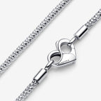 Collana Maglia Geometrica con Chiusura a Cuore