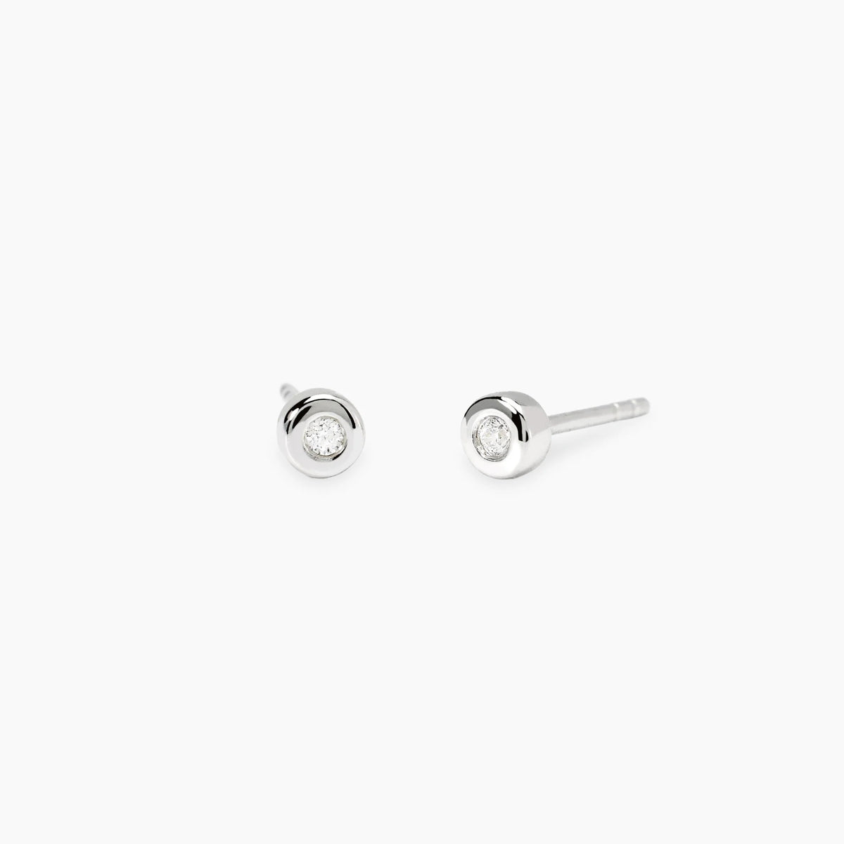 Orecchini a Lobo Tondi con Diamanti Lab-Grown 0,05 ct – Mabina Gioielli