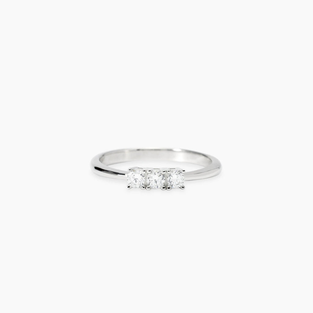 Anello Trilogy con Diamanti Lab-Grown: La Perfetta Armonia della Luce