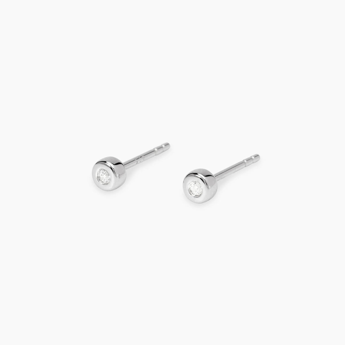 Orecchini a Lobo Tondi con Diamanti Lab-Grown 0,05 ct – Mabina Gioielli