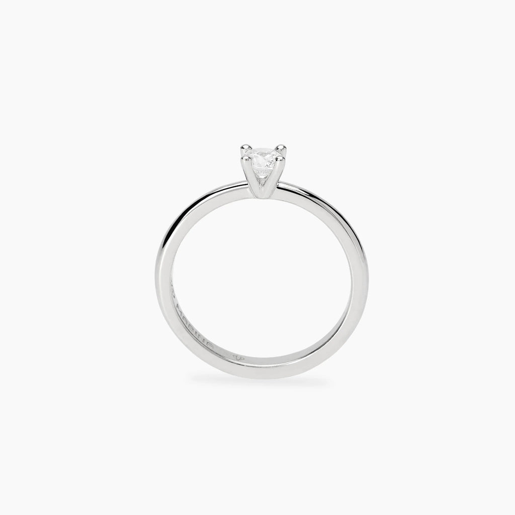 Anello Solitario con Diamante Lab-Grown: La Luce Pura della Sostenibilità