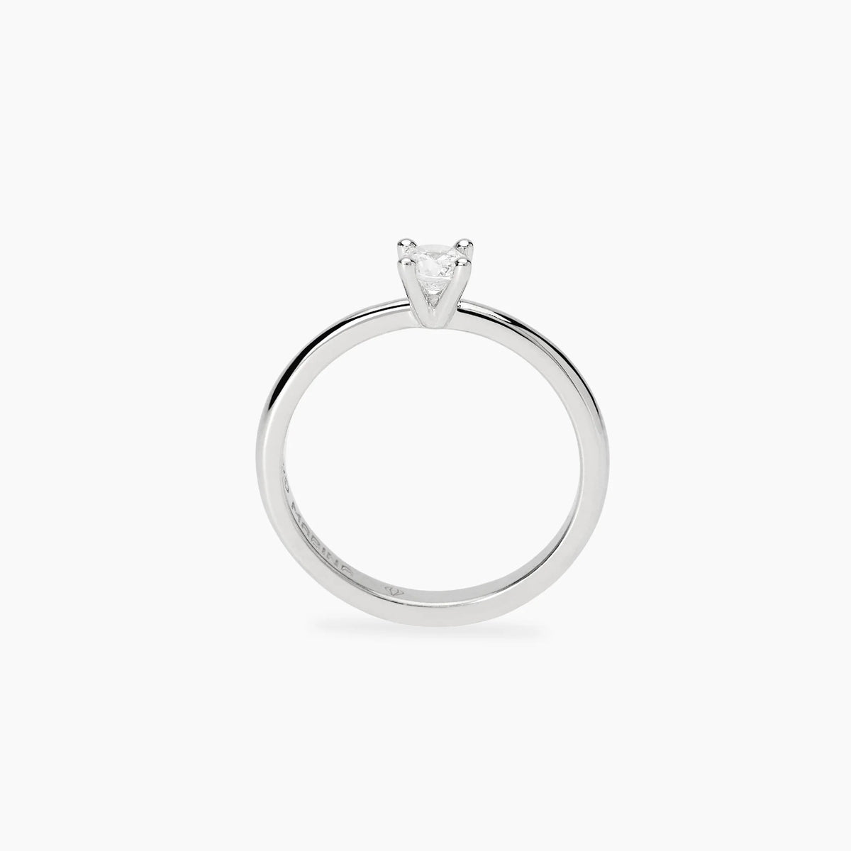 Anello Solitario con Diamante Lab-Grown: La Luce Pura della Sostenibilità