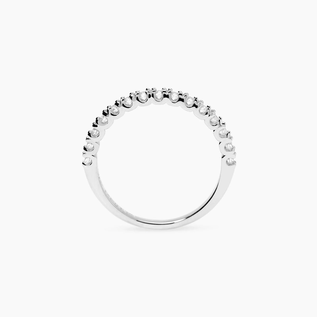 Anello Mezza Veretta con Diamanti Lab-Grown: Luminosità Sostenibile e Raffinatezza Contemporanea