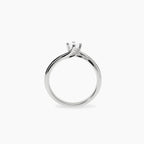 Anello Solitario con Diamante Lab-Grown: Eleganza Sostenibile e Luce Pura
