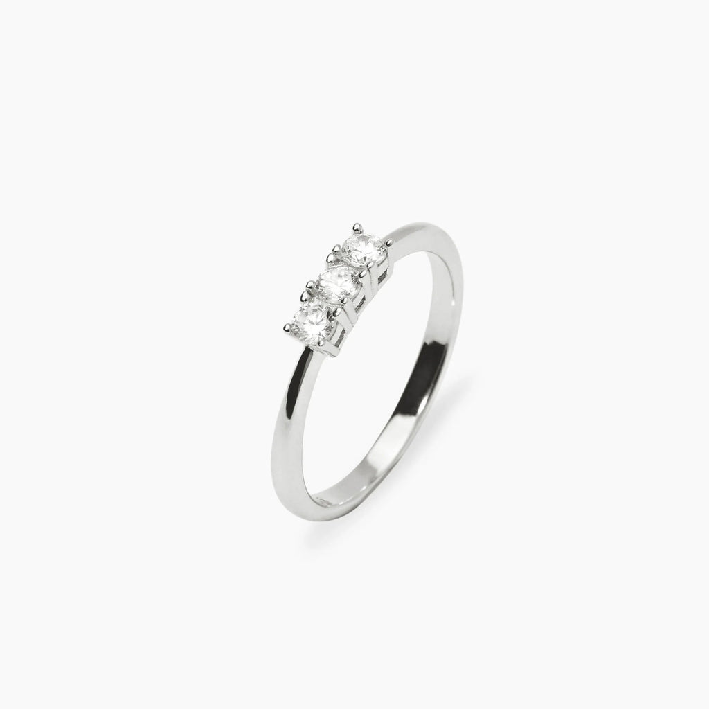 Anello Trilogy con Diamanti Lab-Grown: La Perfetta Armonia della Luce