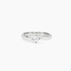 Anello Solitario con Diamante Lab-Grown: Eleganza Sostenibile e Luce Pura