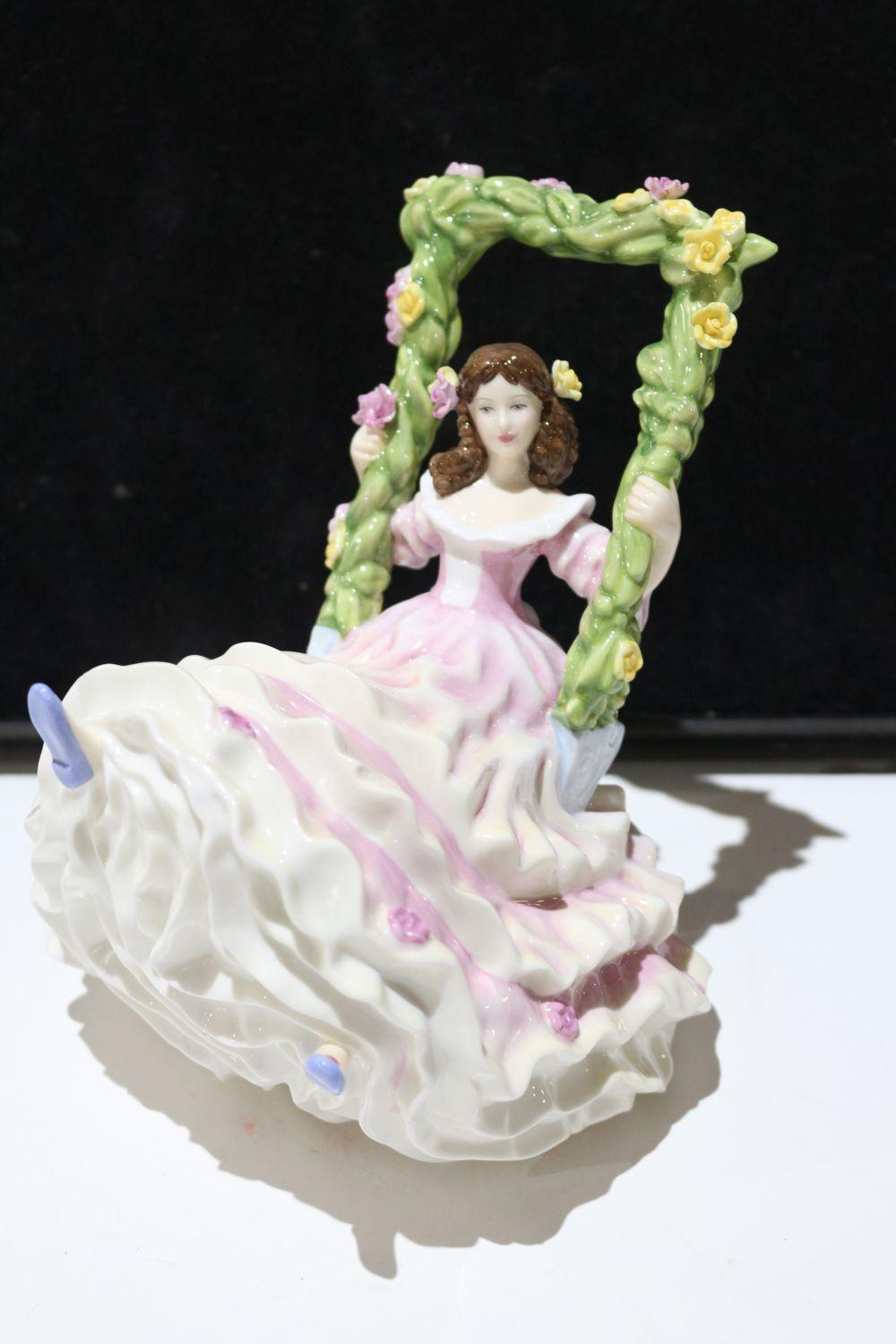 BELLISSIMA FIGURINA ROYAL DOULTON BLOSSOMTIME, GRAZIOSE SIGNORE, ROSA, ALTALENA